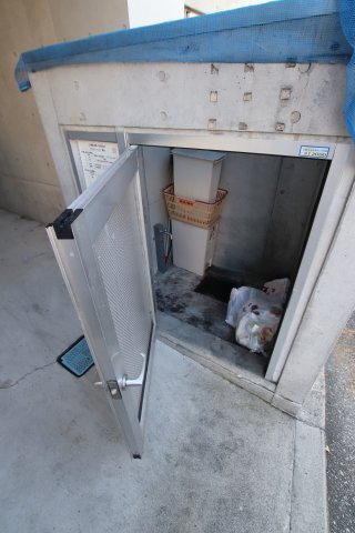 拡大写真：プロスパーハイツ深井 3階301の敷地内ゴミ捨場