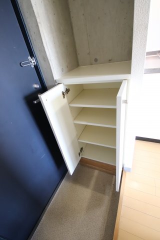 拡大写真:プロスパーハイツ深井 2階204のシューズボックス