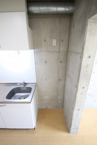 拡大写真:プロスパーハイツ深井 2階204の冷蔵庫スぺ―ス