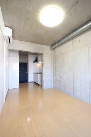 拡大写真:プロスパーハイツ深井 2階204の居間