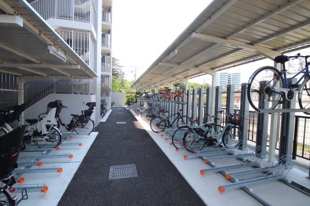 拡大写真:プラネスーペリア泉北原山公園 13階1304の駐輪場