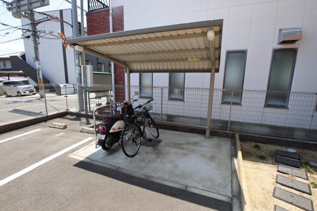 拡大写真:クレールメゾン美原 2階202の駐輪場
