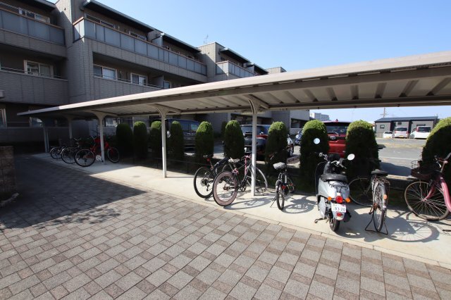 拡大写真:ボナール西山台 3階306の駐輪場