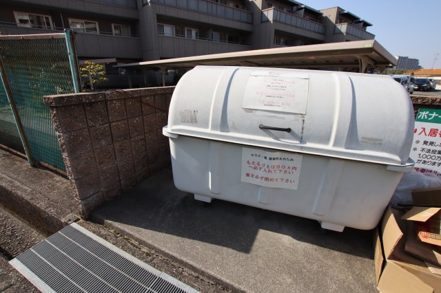 拡大写真:ボナール西山台 3階306の敷地内ゴミ捨場