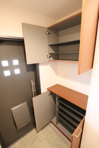 拡大写真:ボナール西山台 3階306のシューズボックス