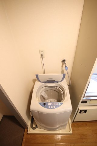 拡大写真:上田マンション 2階205の洗濯機