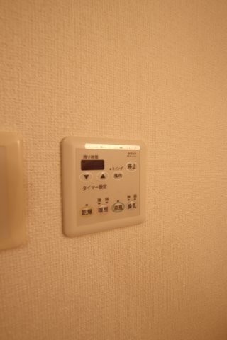 拡大写真:スカイコート 2階201の浴室乾燥機