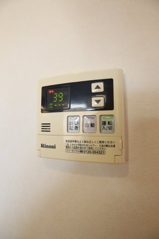 拡大写真:エスポワールⅡ 2階A203の給湯器リモコン