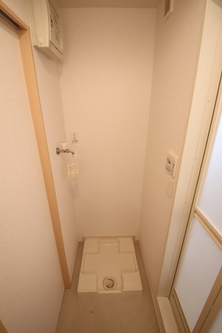 拡大写真:ミディ 1階107の室内洗濯機置き場