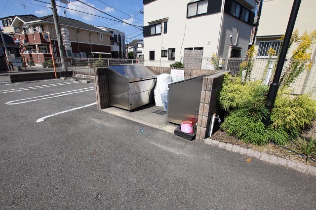 拡大写真:ミディ 1階107の敷地内ゴミ置き場
