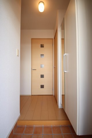 拡大写真:ミディ 1階107の玄関