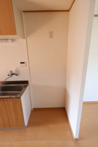拡大写真:緑ヶ丘ハイツ 2階203の冷蔵庫スペース