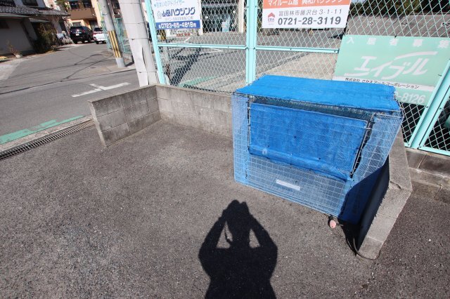拡大写真:緑ヶ丘ハイツ 2階203の敷地内ゴミ置き場