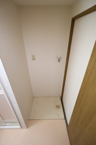 拡大写真:東急ドエル・アルス泉北深井 4階406の室内洗濯機置き場