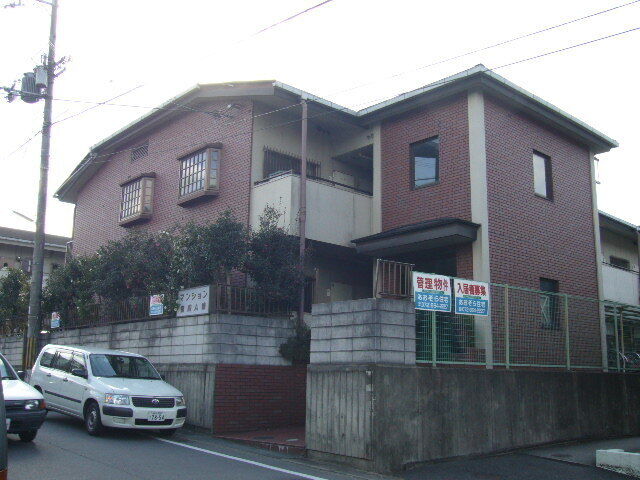 マンション備前A棟の外観