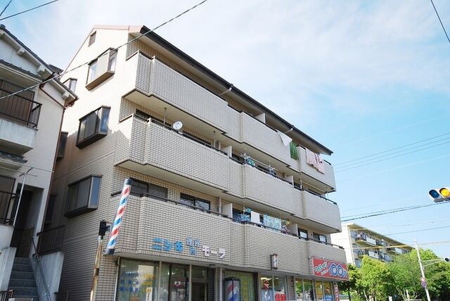 写真：男山オークマンションの外観