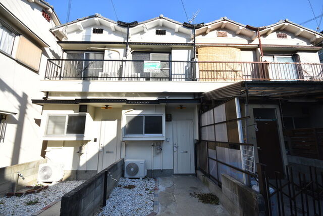 写真：船橋本町２丁目連棟貸家の外観