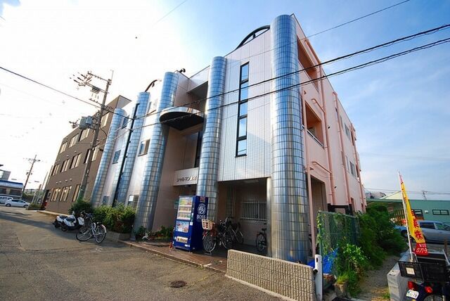 シャルマン津村の外観