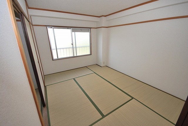 拡大写真:ハイクレスト宮之阪 2階220の内観