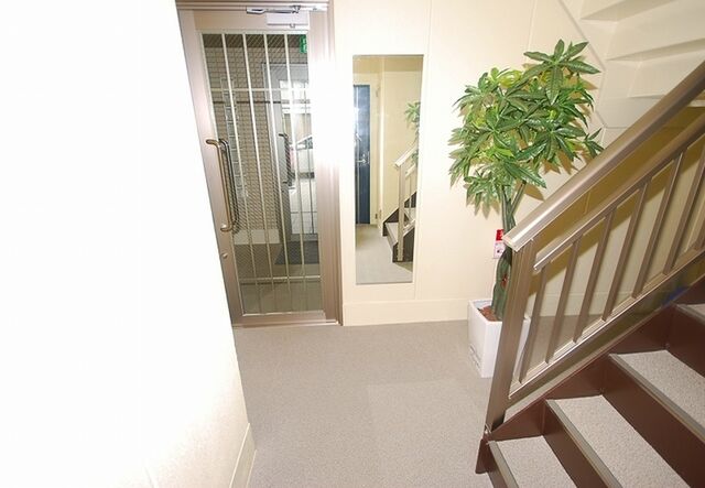 拡大写真:サンプレース日向 4階401のエントランス内