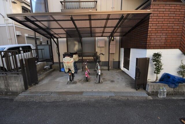 拡大写真:ピュアレイ 3階302の駐輪場