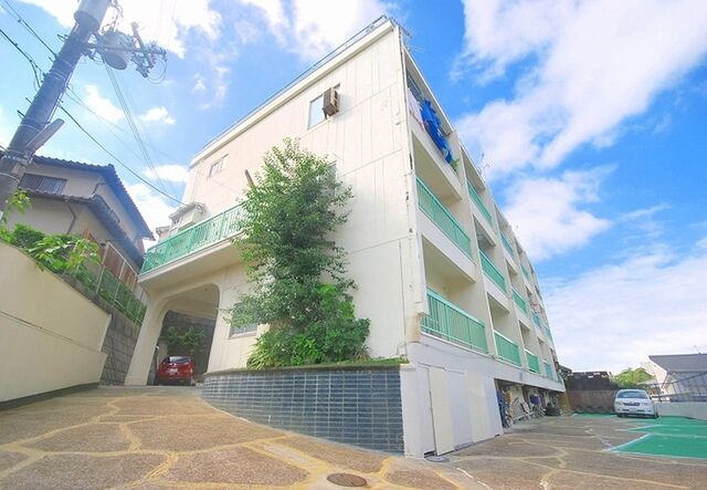 マンション花園の外観