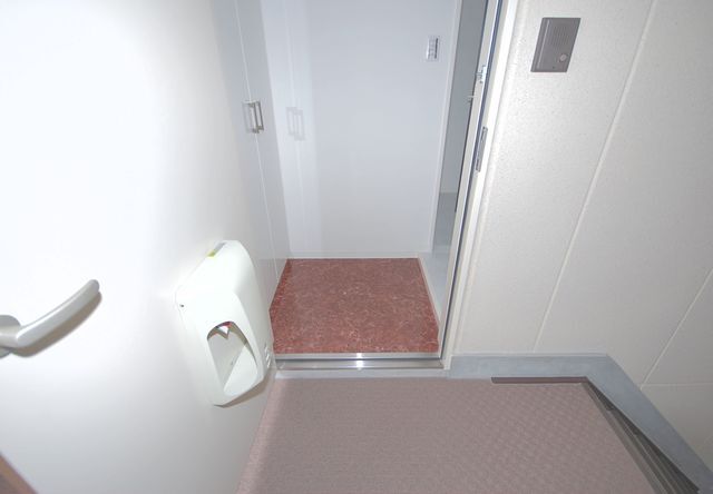 拡大写真:アフロディテ寝屋川 3階301の玄関
