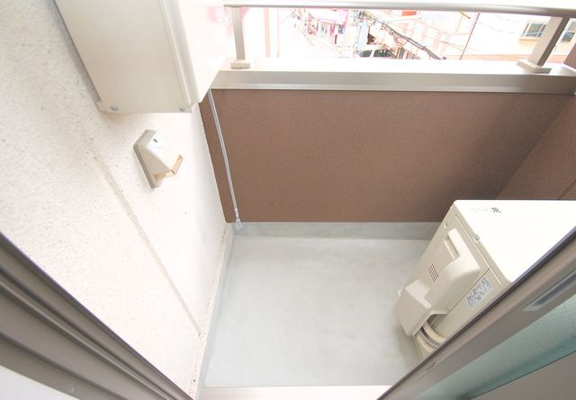 拡大写真:アフロディテ寝屋川 3階301のバルコニー