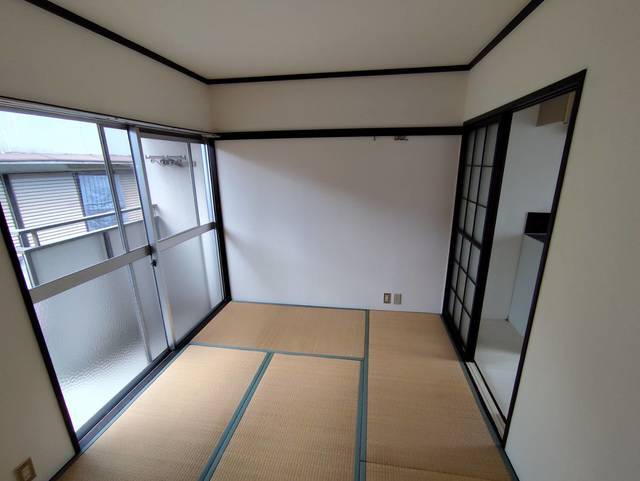 拡大写真:エスト香里 2階202の内観