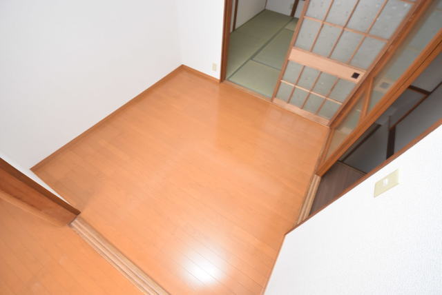 拡大写真:楠根南町店舗付住宅 1の洋室