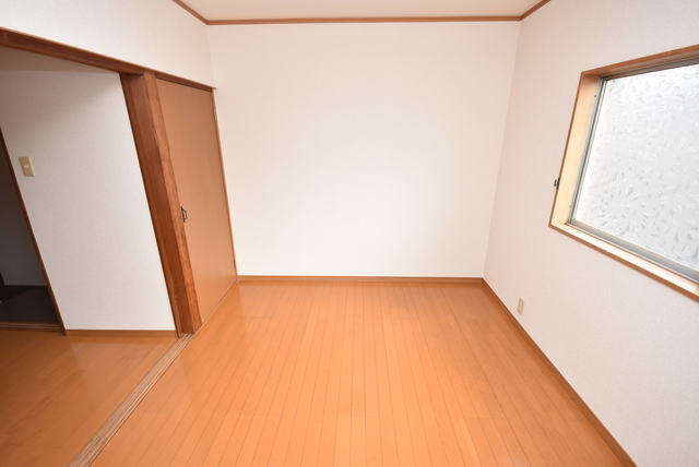 拡大写真:楠根南町店舗付住宅 1の洋室