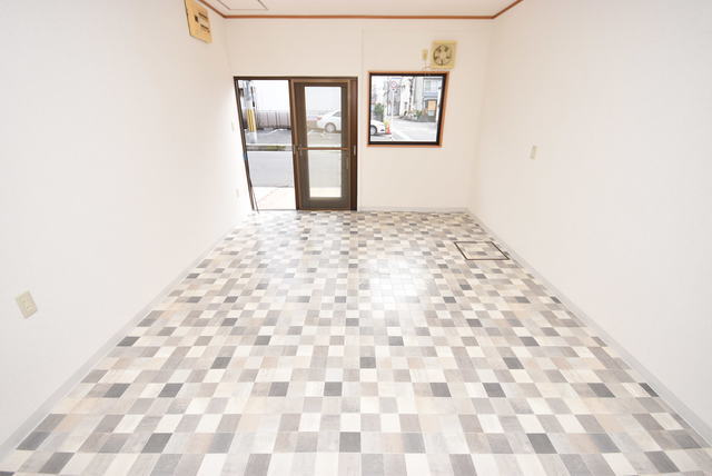 拡大写真:楠根南町店舗付住宅 1の店舗部分