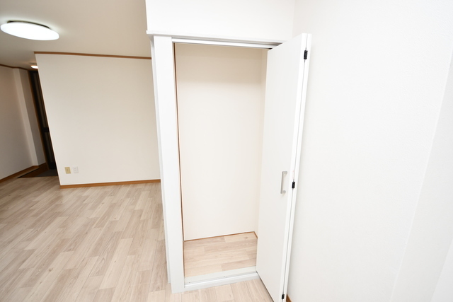 拡大写真:寝屋川コーポラスI 2階207のクローゼット