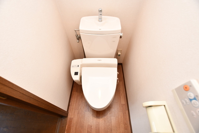拡大写真:フリーディオ木屋元町 3階205のトイレ