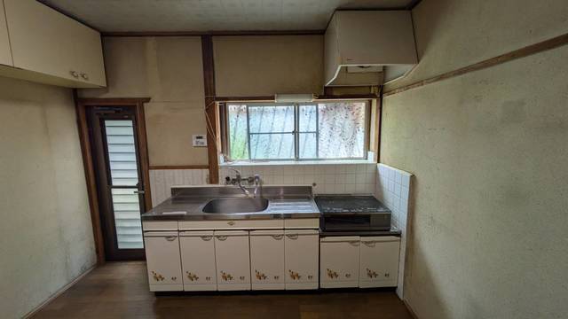 拡大写真:倉治2丁目貸家 1階1のキッチン