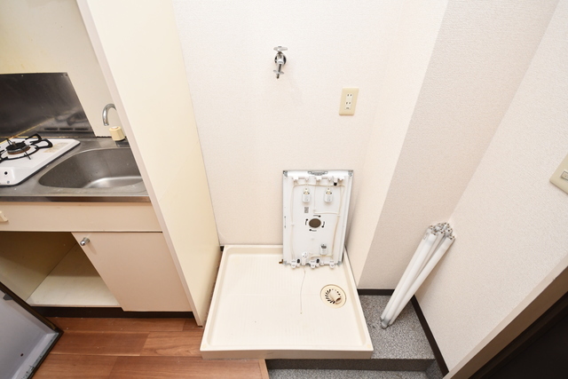 拡大写真:フリーディオ寝屋川 1階106の洗濯機置き場