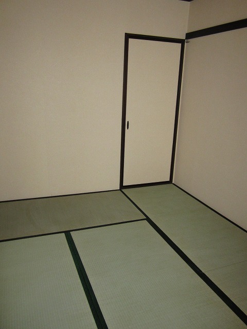 拡大写真:松阪市川井町 1階201の居間