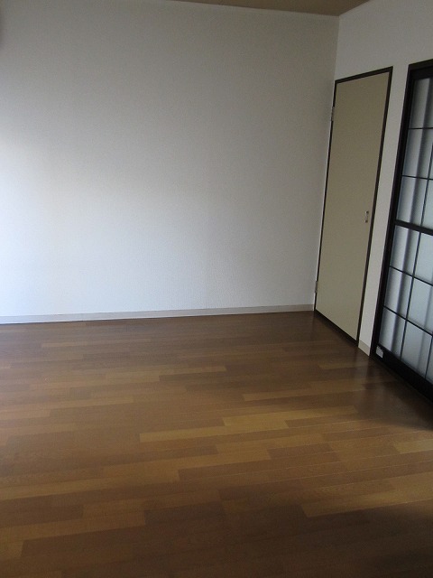 拡大写真:松阪市川井町 1階201の居間