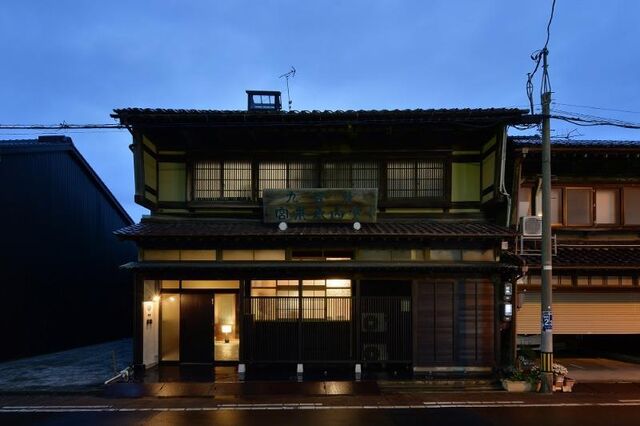 拡大写真:シェアハウス泰山堂 2階5の外観夜