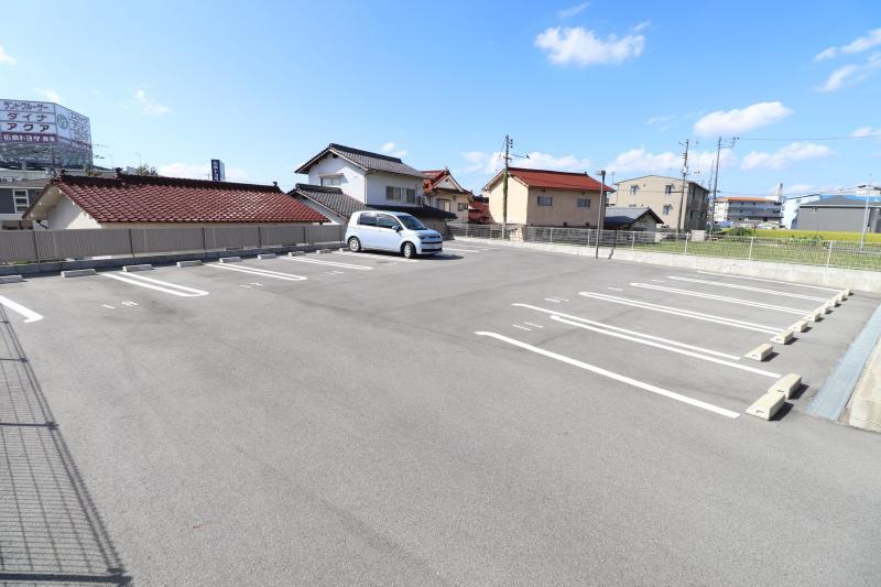 拡大写真：D-room花梨　D棟 3階307の敷地内駐車場