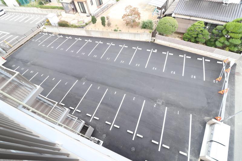 拡大写真：メセナ寺家 1階103の敷地内駐車場