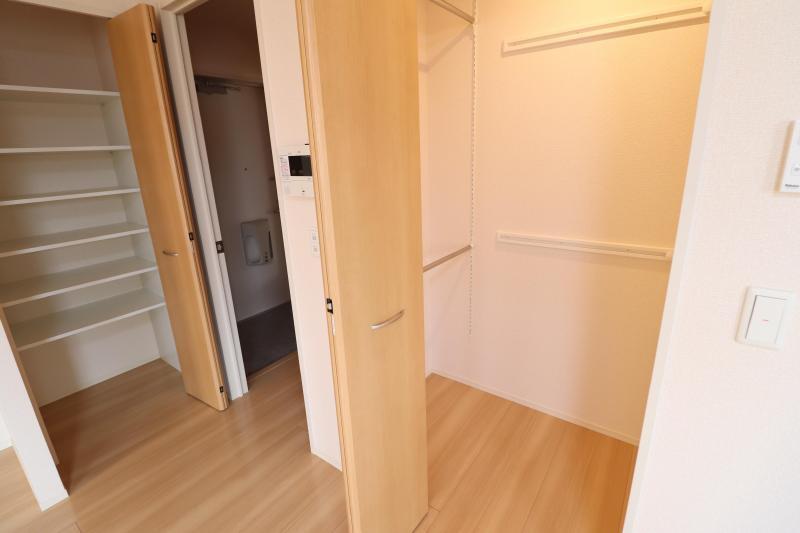拡大写真：D-room花梨　D棟 3階307のワンステップクローゼット