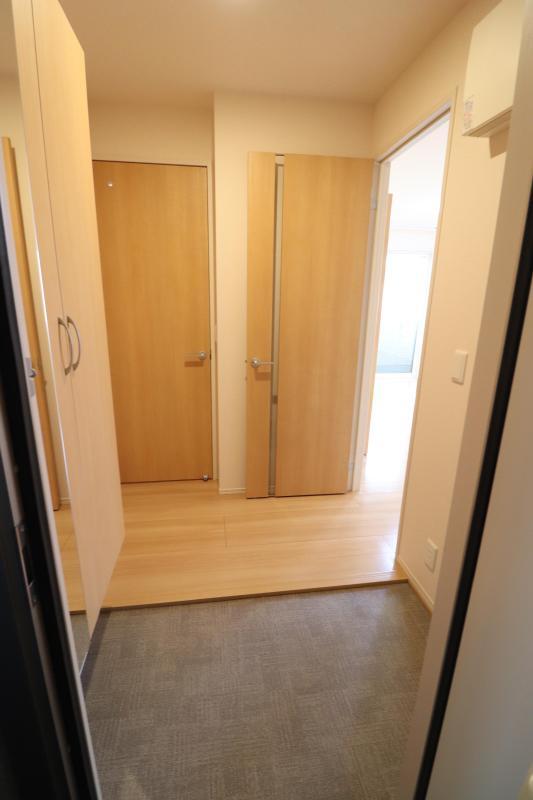 拡大写真：D-room花梨　D棟 3階307の玄関の様子