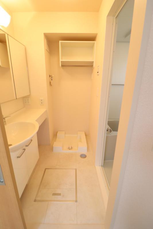 拡大写真：D-room花梨　D棟 3階307の室内洗濯機置き場