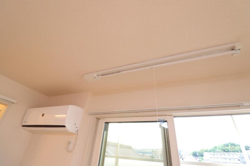 拡大写真：D-room花梨　D棟 3階307の室内物干し
