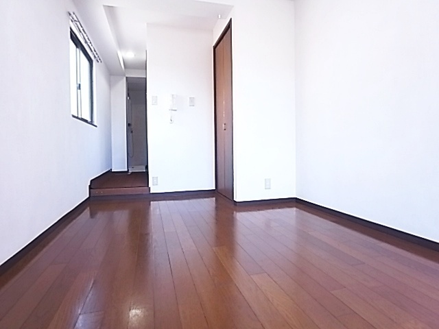 拡大写真：神戸市灘区烏帽子町２丁目 4階402の内観