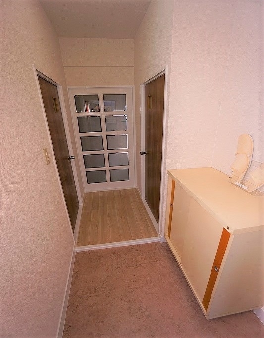 拡大写真:糟屋郡粕屋町大字内橋(〒813-0008) 4階402の★玄関、扉でスッキリ♪プライバシーもバッチリです★