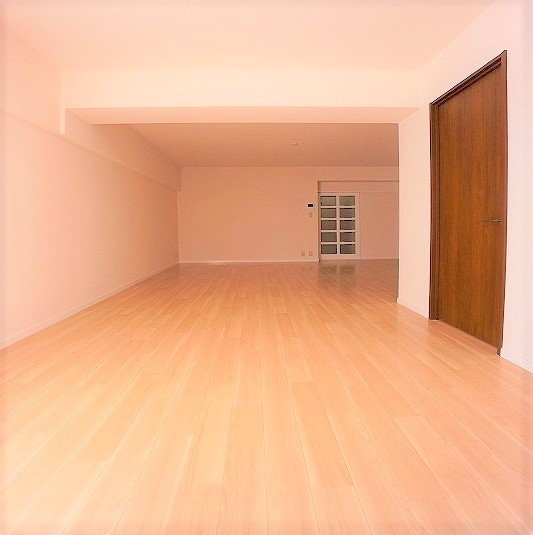 拡大写真:糟屋郡粕屋町大字内橋(〒813-0008) 4階402の★リビング、広々17帖♪クッションフロアを採用です★