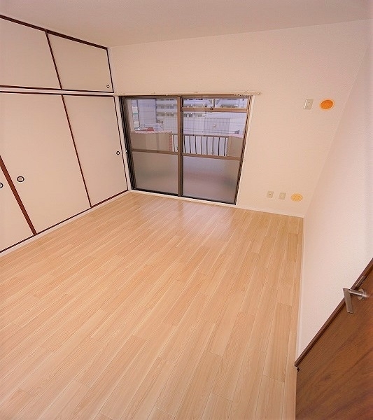 拡大写真:糟屋郡粕屋町大字内橋(〒813-0008) 4階402の★バルコニーに面した洋室です♪★