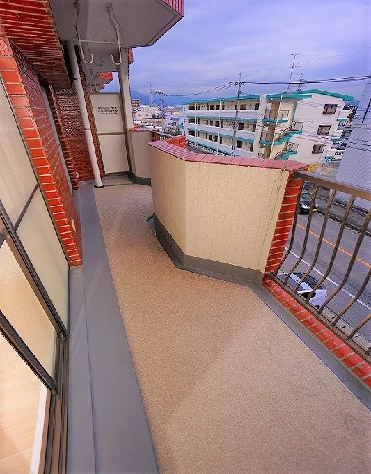拡大写真:糟屋郡粕屋町大字内橋(〒813-0008) 4階402の★バルコニー、眺望良好♪広くて使い勝手色々★